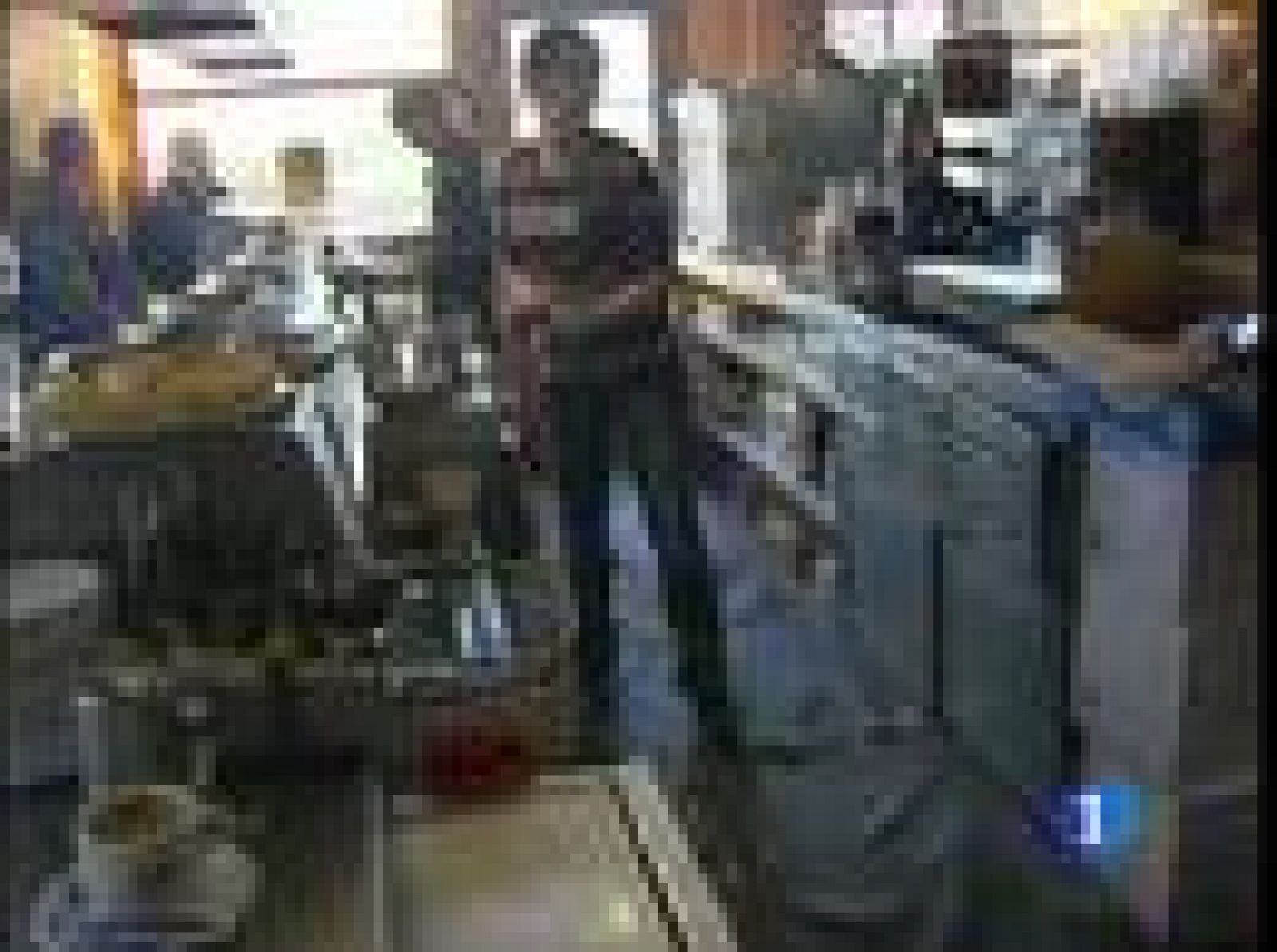 Un hombre apuñalado al intentar defender a una mujer del intento de agresión de su ex pareja | Ver