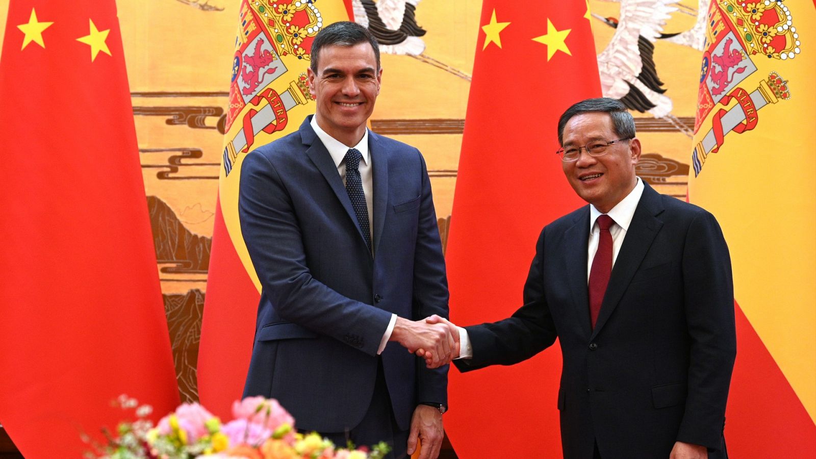 Sánchez mantiene un encuentro con el primer ministro chino antes de reunirse con Xi Jinping