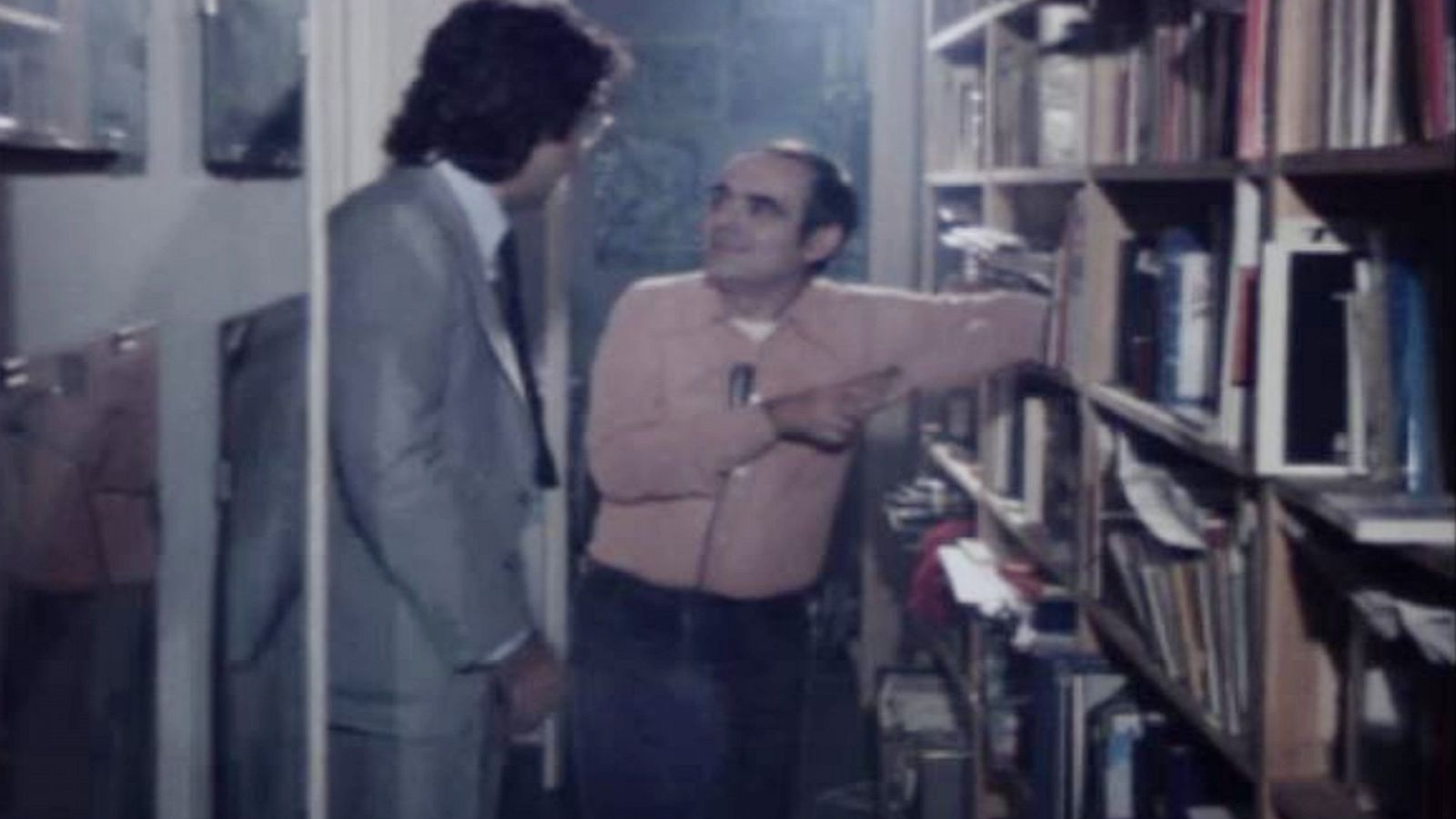 Terenci Moix nos recibe en su casa, en 'Cosas' - 07/11/1980