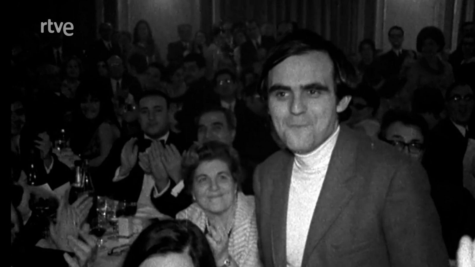 Arxiu TVE Catalunya - Terenci Moix guanya la primera convocatòria del Premi Josep Pla de narrativa