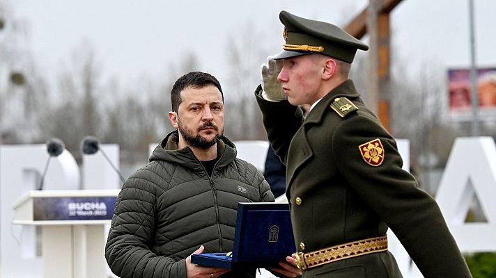 Zelenski recuerda la masacre de Bucha 400 días después de la invasión de Ucrania: "Fue el mal en estado puro"