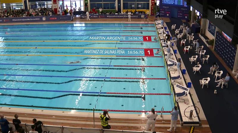 Después de 30 largos a la piscina olímpica, empatan por el oro en el Campeonato de España junior de natación -- Ver ahora