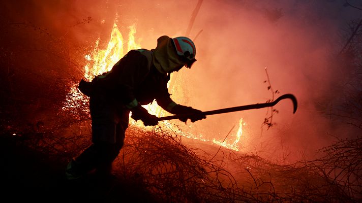 Telediario 1 - Controlados casi todos los incendios forestales en Asturias