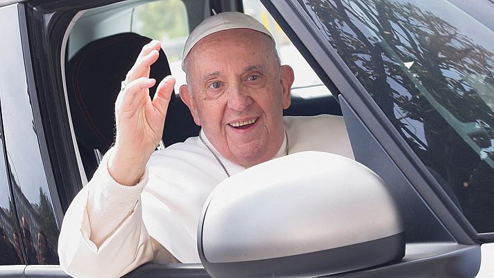 El papa recibe el alta hospitalaria y acudirá a la misa del Domingo de Ramos