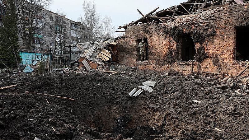 Las fuerzas rusas bombardean una zona residencial en el centro de la ciudad de Kostyantynivka