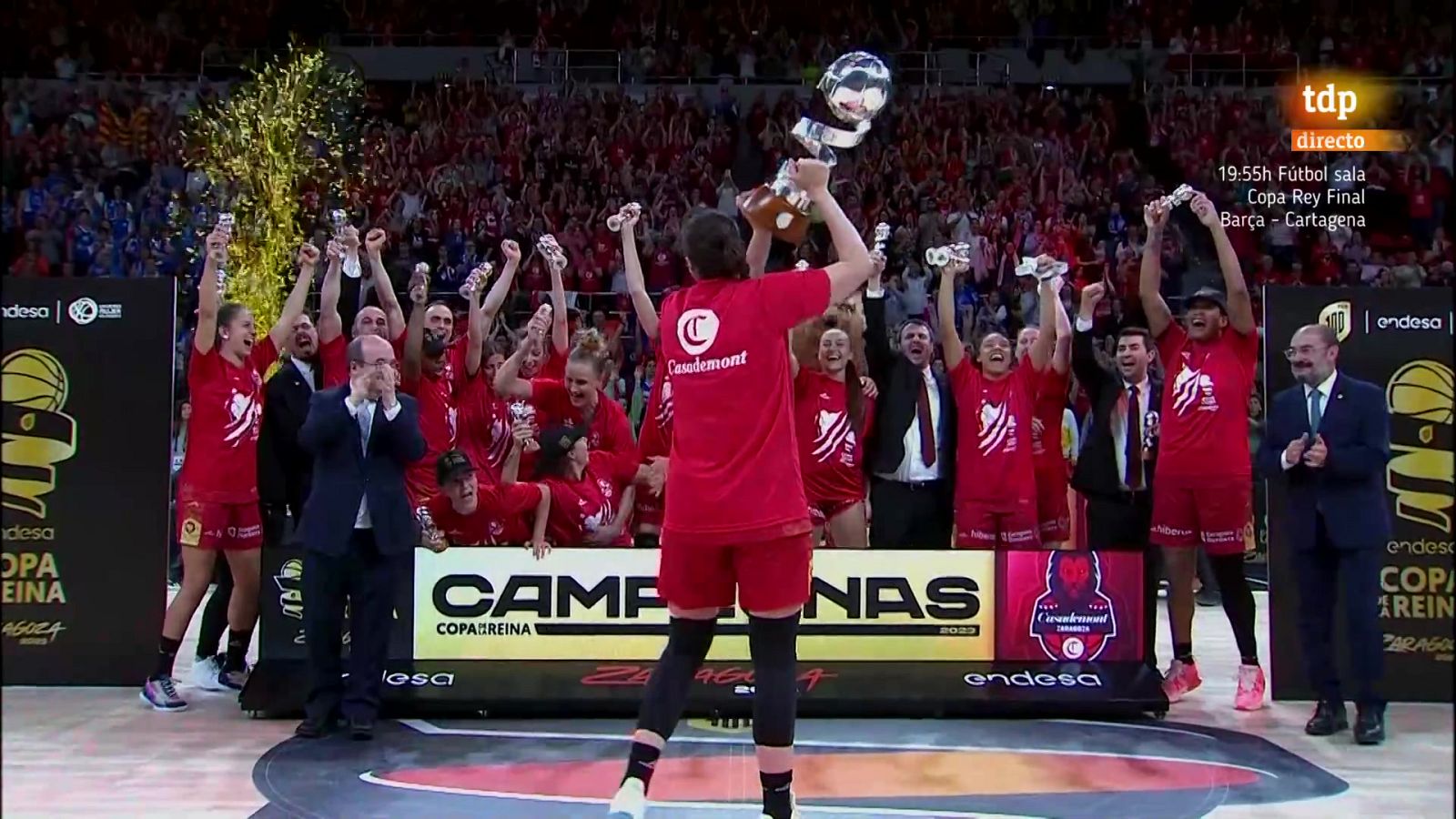 El corazón de Casademont Zaragoza le hace levantar el trofeo en 'su' Copa de la Reina