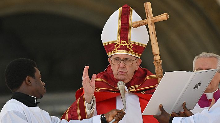 Telediario Fin de Semana - El papa Francisco preside la misa del Domingo de Ramos en la plaza de San Pedro tras su alta hospitalaria