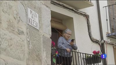 Vecinos y alcaldes protestan por la situacin de los montes afectados por el fuego