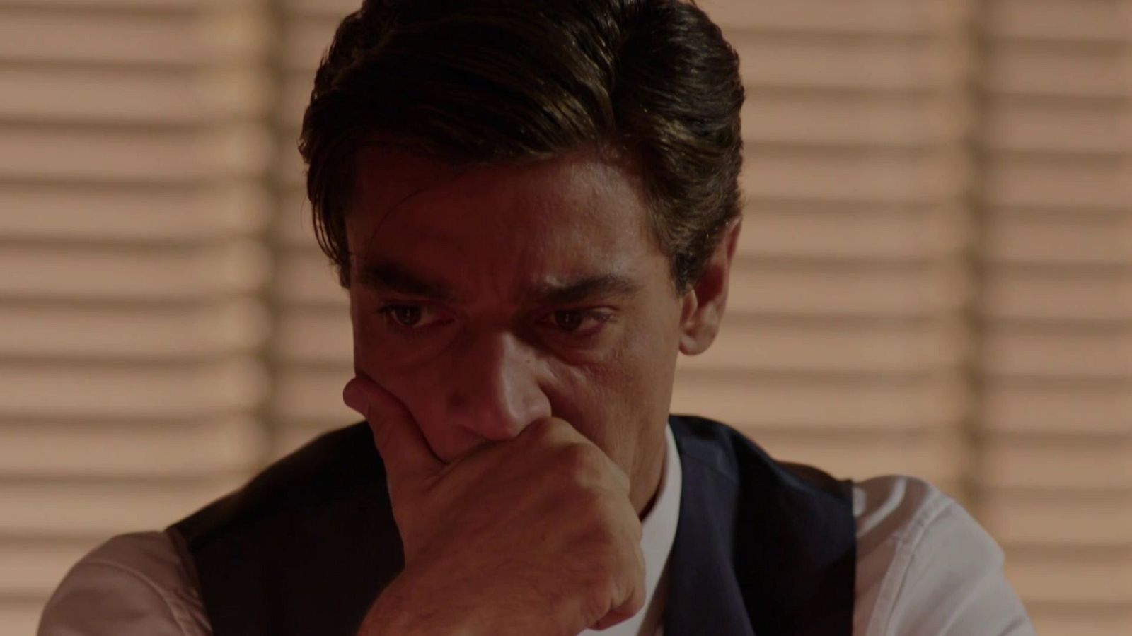 El paraíso de las señoras - Temproada 1 - Episodio 15: La cabeza y el corazón - Ver ahora