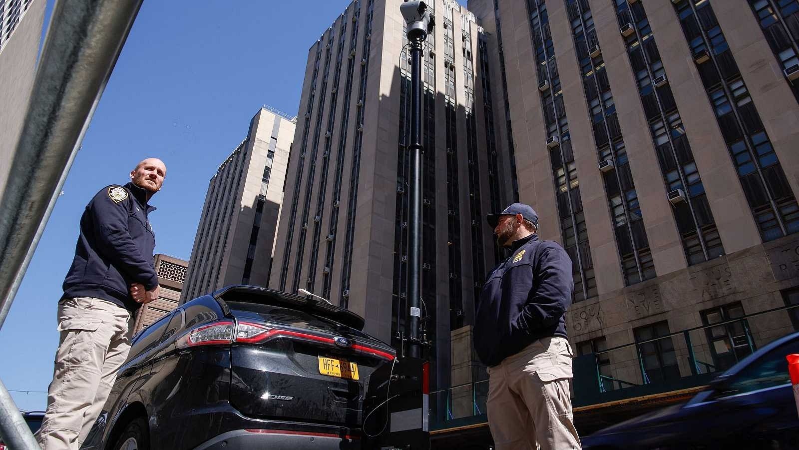 Trump llega a Nueva York, donde se presentará ante el juez por su imputación en el caso Storny Daniels