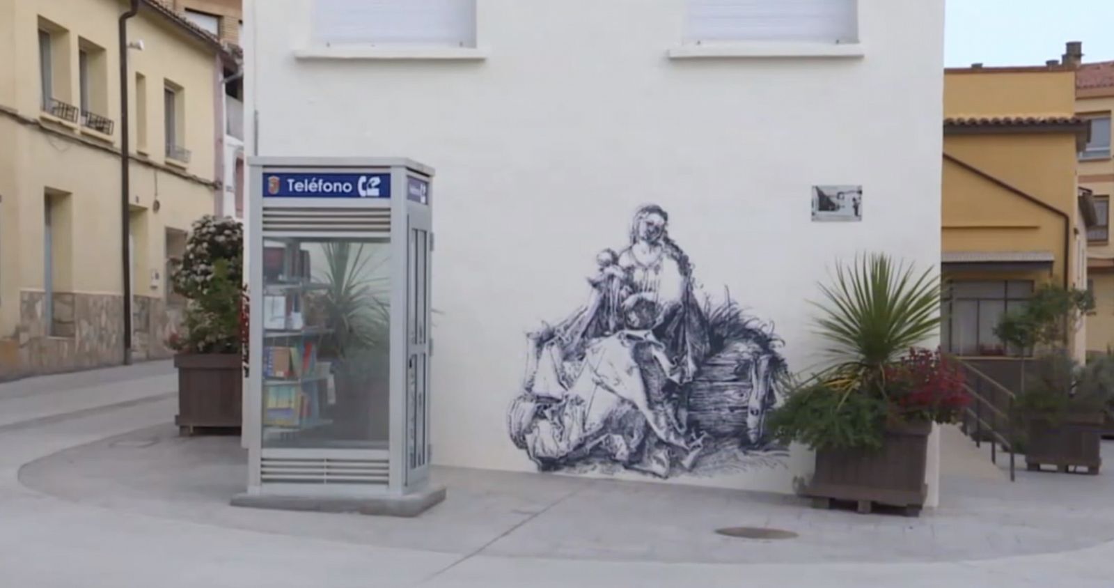 La 'bibliocabina', el particular nuevo espacio de lectura en Pradejón, La Rioja