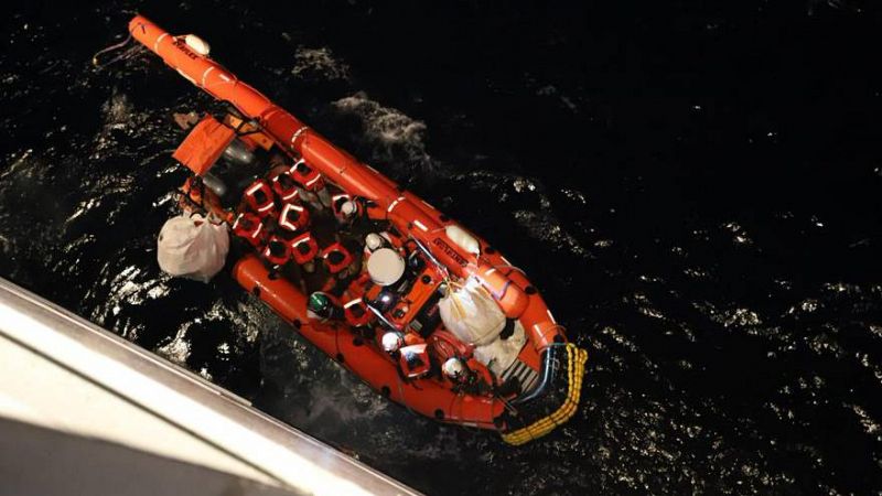 Rescate límite en el Mediterráneo central: 11 horas para salvar a 440 migrantes