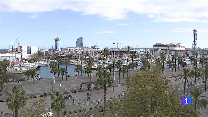 L'Informatiu - Els turistes estrangers ja omplen Barcelona com abans de la pandèmia