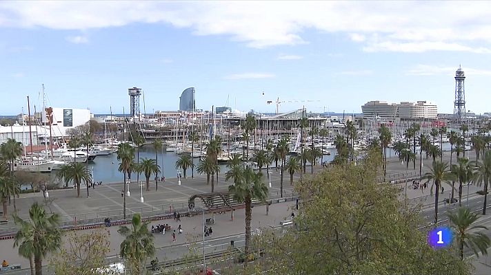 Els turistes estrangers ja omplen Barcelona com abans de la pandèmia