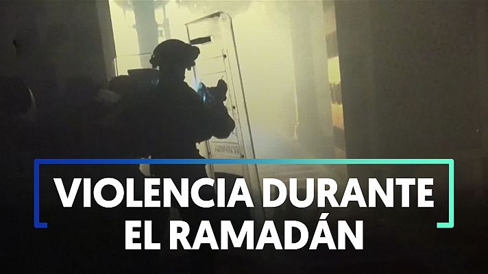 Altercado en la mezquita Al-Aqsa entre las fuerzas de seguridad israelís y los fieles palestinos