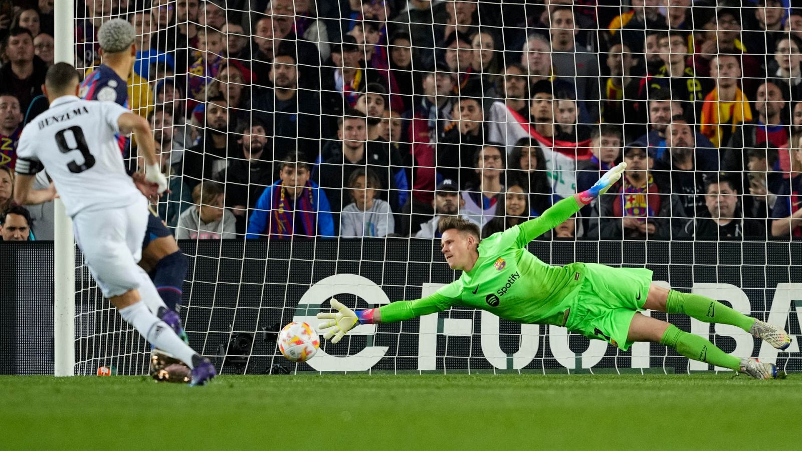 Preciosa jugada del Real Madrid para el 0-2 al Barça