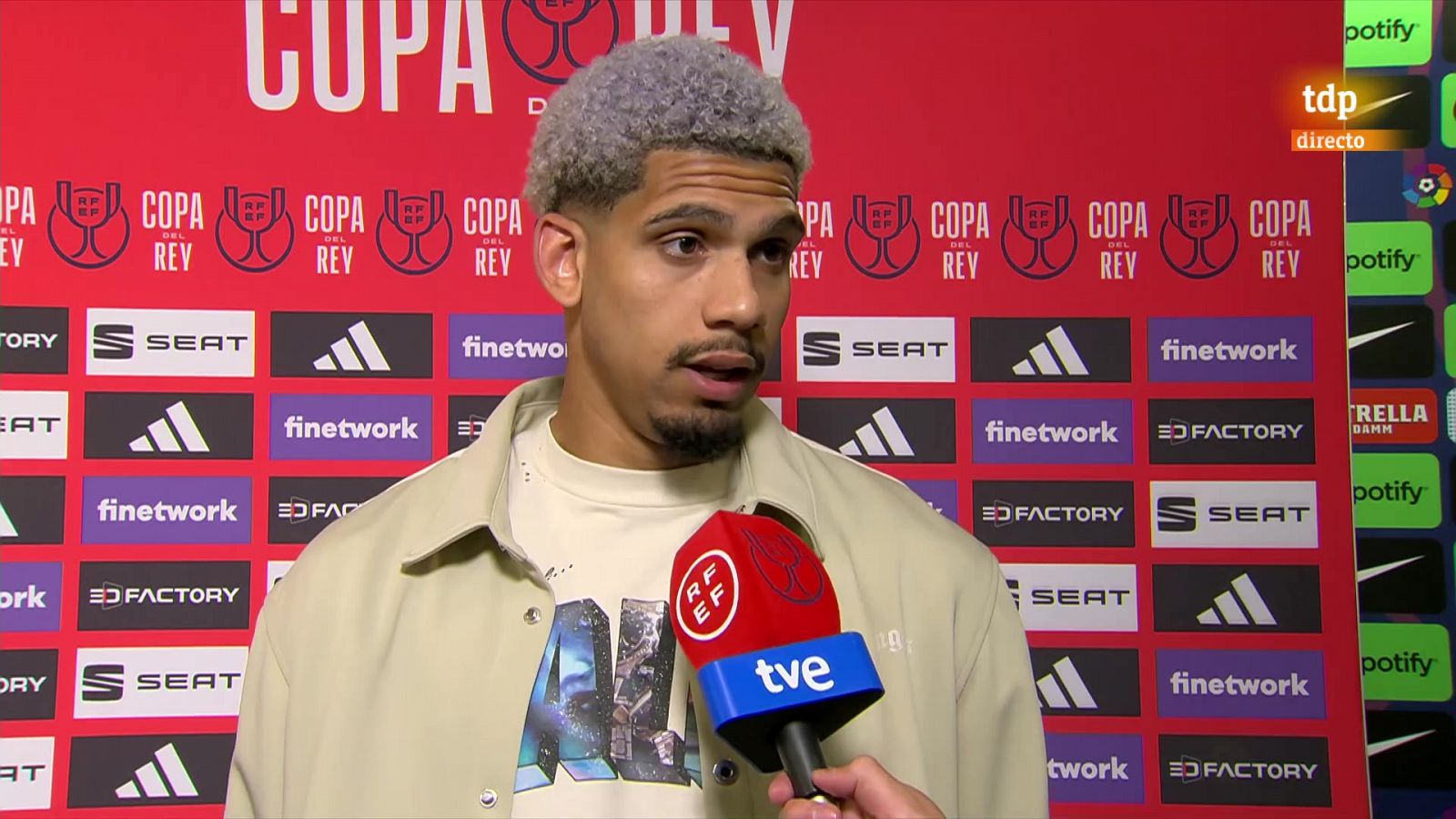 Araujo: "Me calenté un poquito con Vinicius porque estaba todo el rato hablando" -- Ver ahora