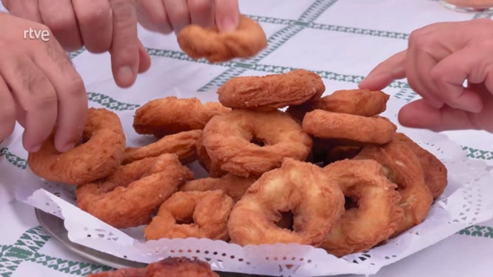 Rosquillas y zurracapote, la tradición de Semana Santa en Treviana (La Rioja)