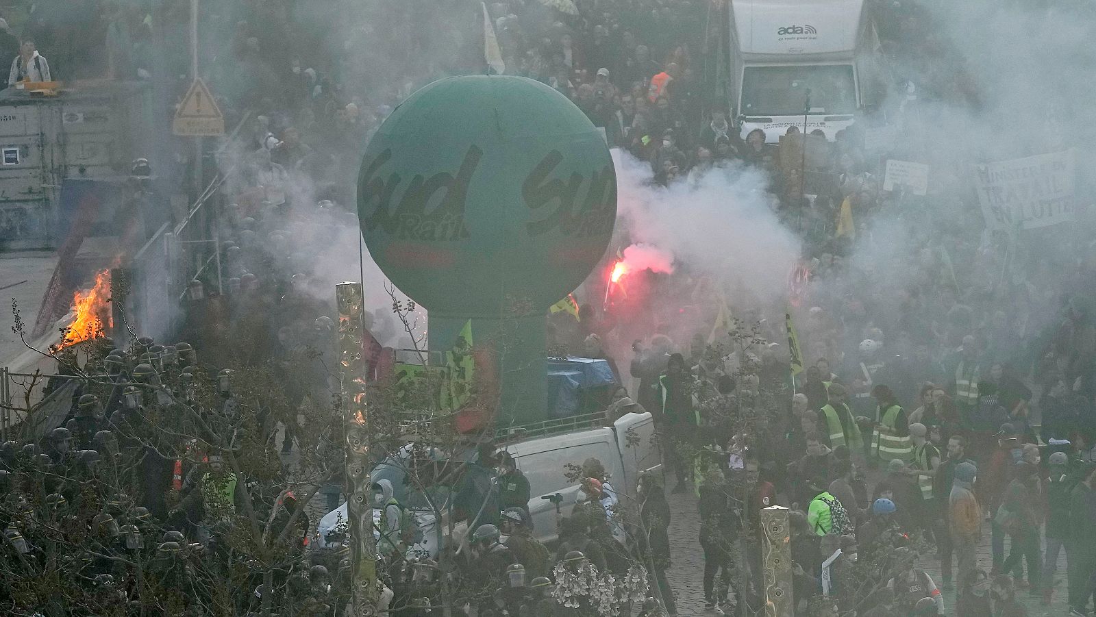 Francia vive su undécima jornada de protestas contra la reforma de pensiones