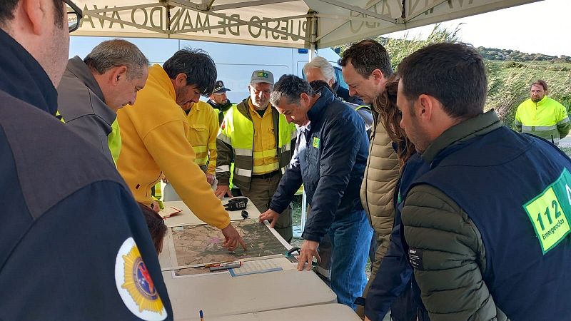 Las autoridades esperan poder dar por controlado el incendio de Tarifa el sábado por la tarde