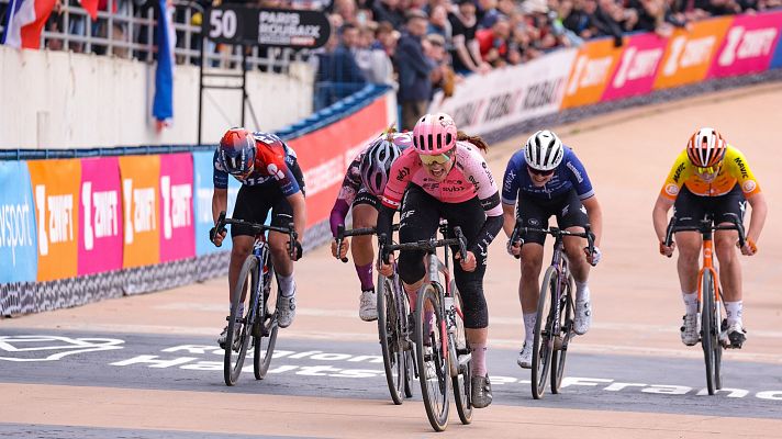 Resumen de la París - Roubaix femenina: Jackson sorprende sobre el pavés