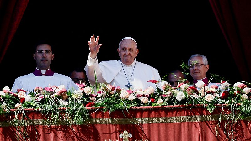 El papa imparte la bendición Urbi et Orbi tras su mensaje de Pascua