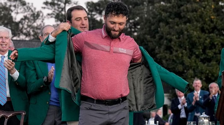 Jon Rahm se viste la sexta chaqueta verde española del Masters de Augusta