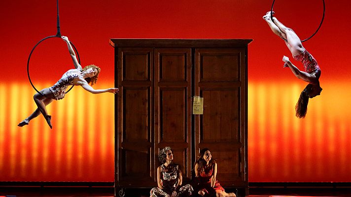 L'informatiu - Comunitat Valenciana - 'Nuda', l'espectacle de teatre aeri de Daniele Finzi arriba a l'Olympia