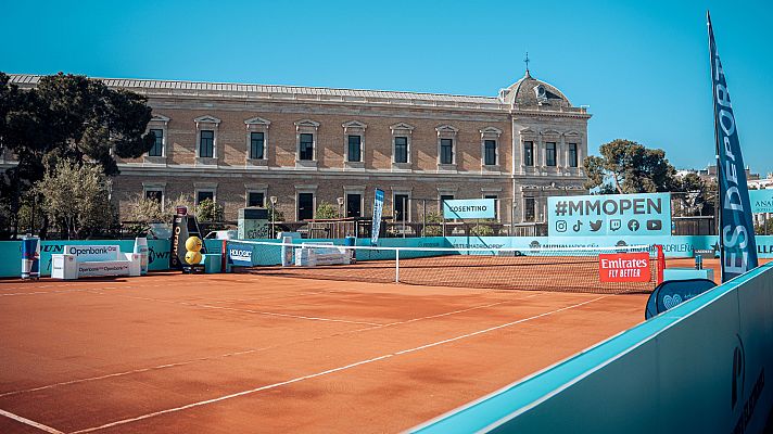 Telediario 1 - Una pista de tierra batida en Colón, el aperitivo para el Mutua Madrid Open
