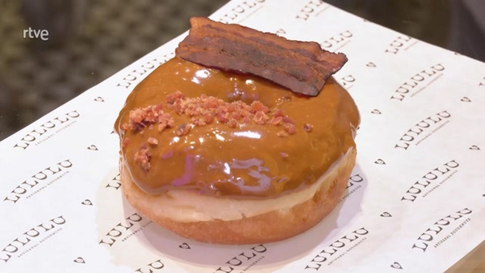 Donut bañado en dulce de leche y bacón - Ahora o nunca | Ver