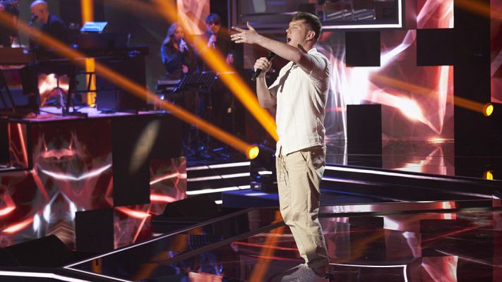 Cover Night - Fredrik Strand versiona 'Never gonna give you up'