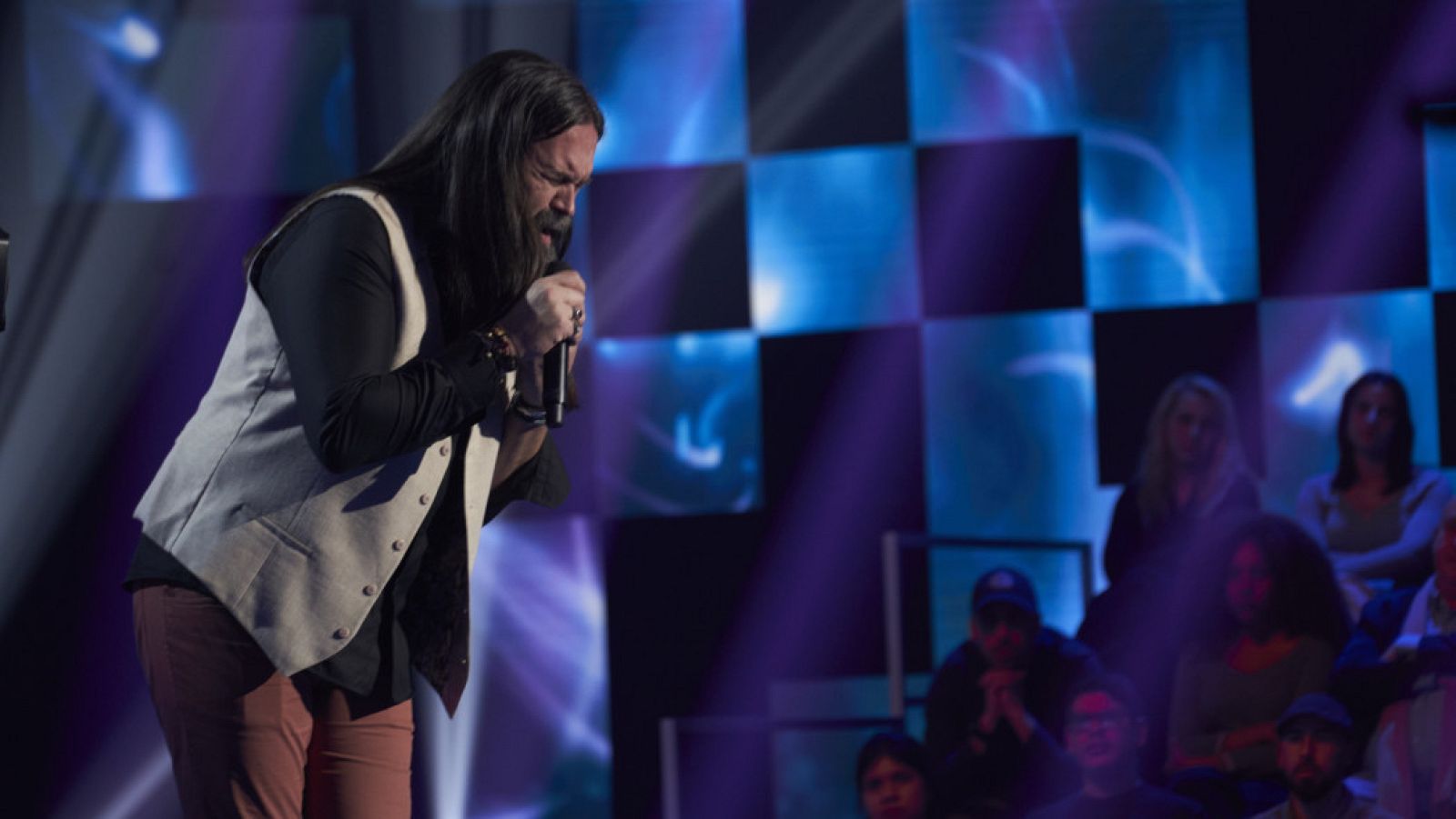 José Luis Jaén impresiona cantando en inglés 'You are so beautiful'