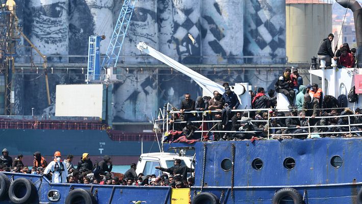 Telediario 2 - Italia decreta el estado de emergencia nacional migratoria