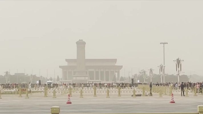 Telediario 2 - China se enfrenta a la cuarta tormenta de arena que golpea el país en un mes