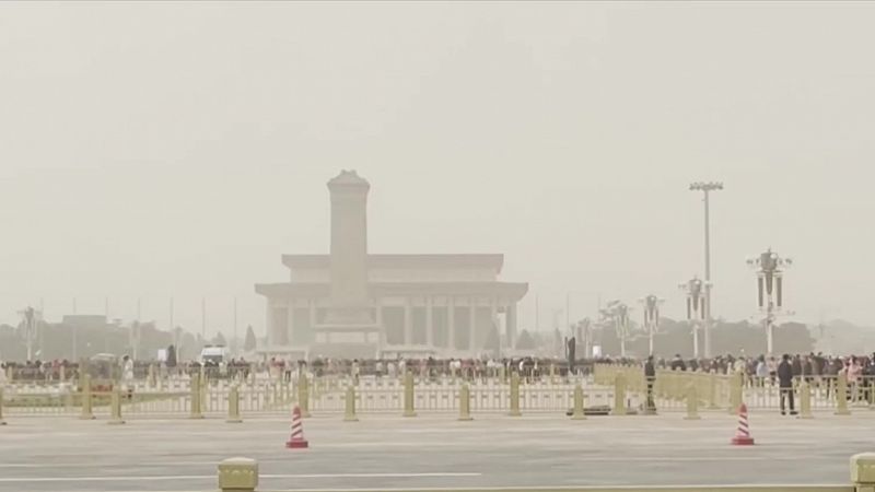 China se enfrenta a la cuarta tormenta de arena que golpea el país en un mes