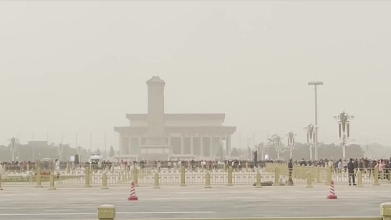 China se enfrenta a la cuarta tormenta de arena que golpea el país en un mes