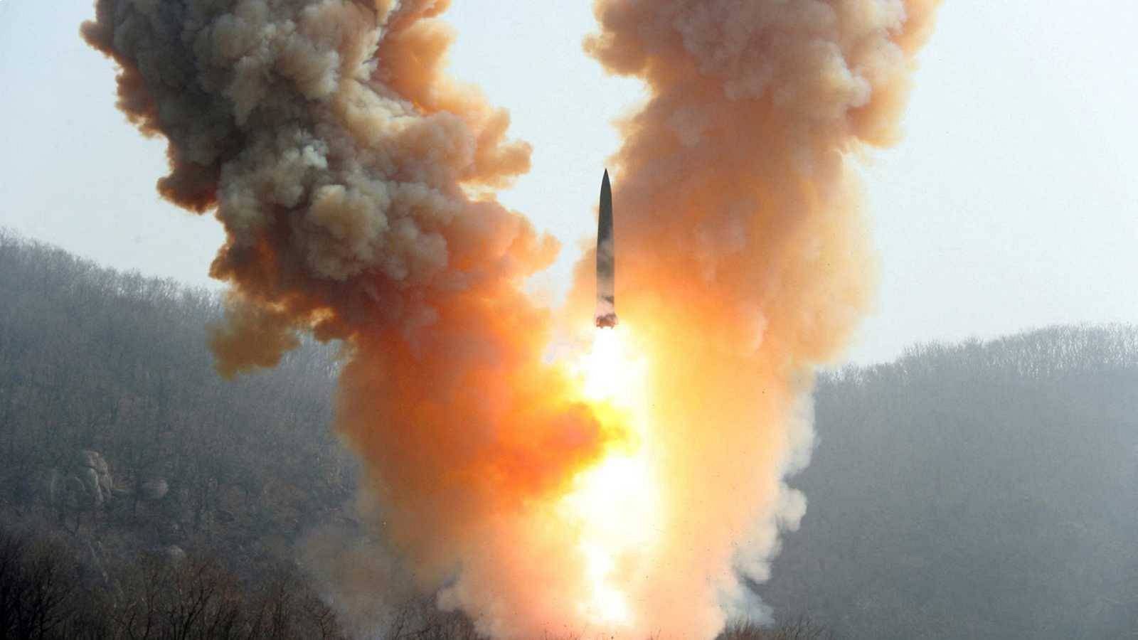 Corea del Norte lanza un misil balístico que activa temporalmente la alerta antiaérea en el norte de Japón - Ver ahora