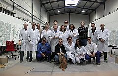 Los pintores decoran los azulejos