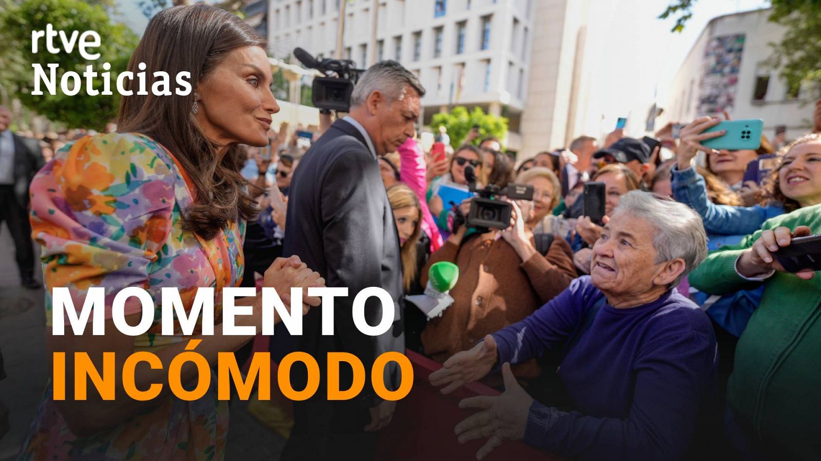 Una señora declara su amor a la reina Letizia - Modo Digital | Ver