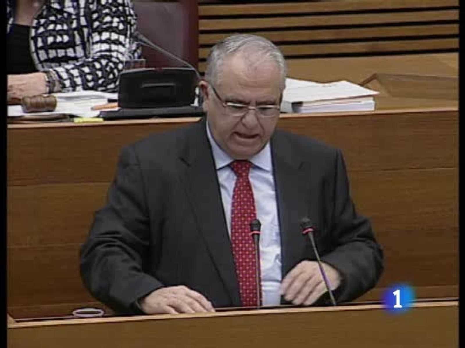 Lo han anunciado esta mañana en las Cortes reunidas en un pleno urgente, después de que el Gobierno presentase un recurso de inconstitucionalidad contra esas obras. Desde el PP han pedido a Rodríguez Zapatero que retire el recurso y negocie con la Generalitat, antes de acudir al Constitucional. 