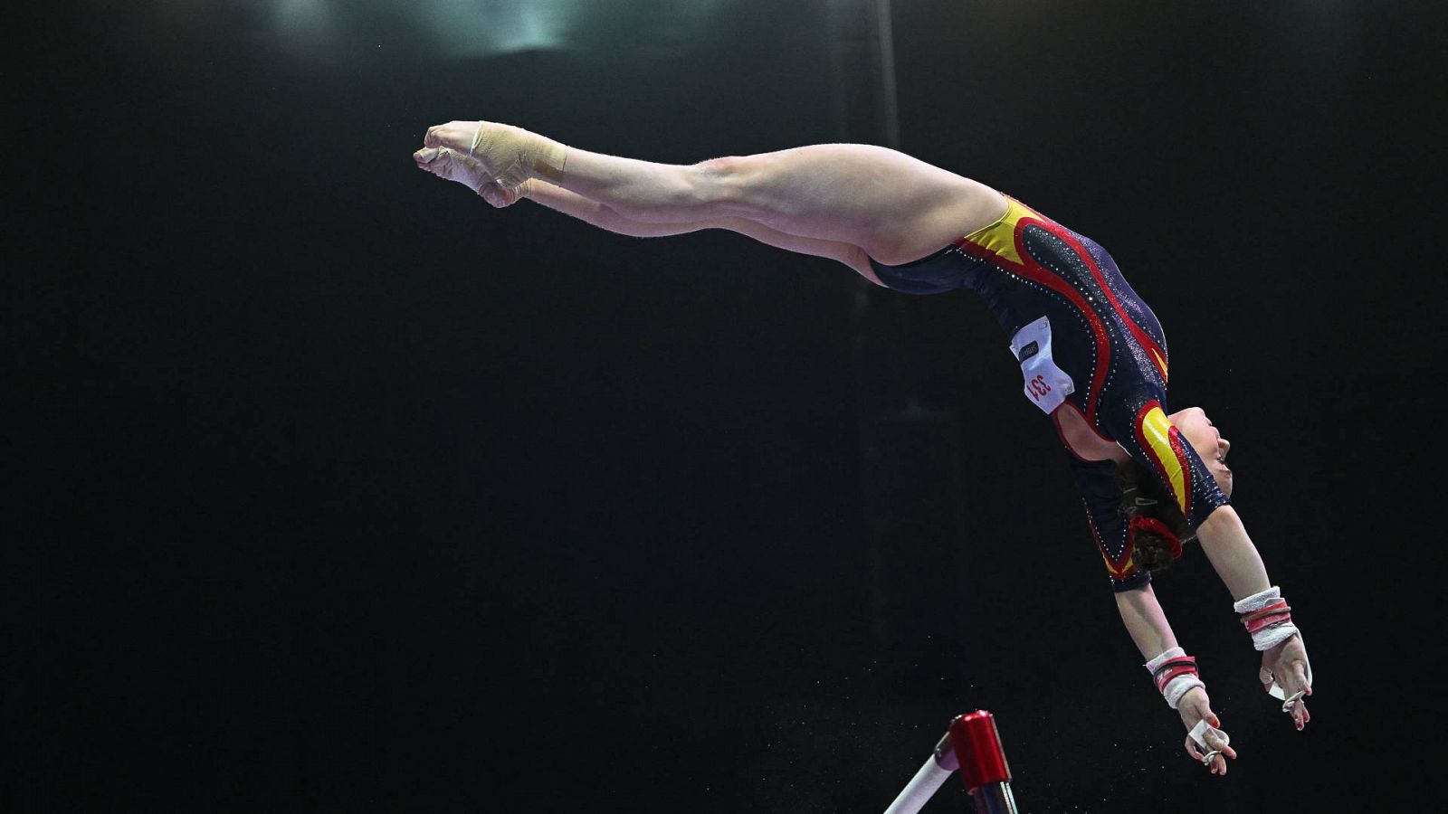 Laura Casabuena, 10ª, y Alba Petisco, 11ª en la final del concurso completo del Europeo de gimnasia artística -- Ver ahora