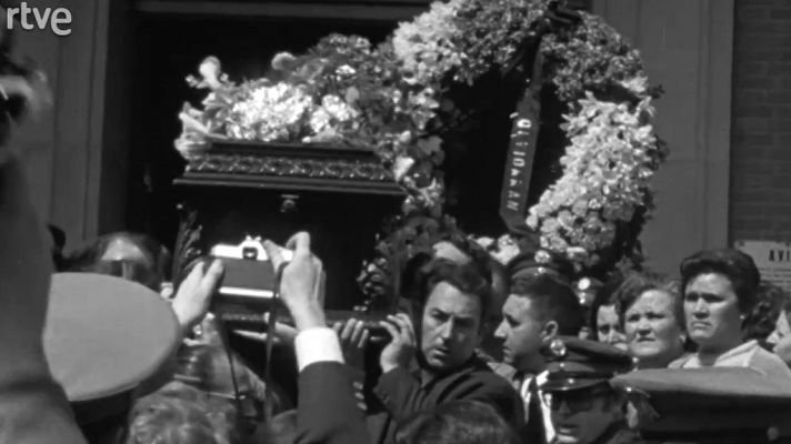 Fue noticia en el Archivo de RTVE - Noticias Nacional 1973 - Entierro de Nino Bravo