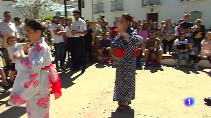 Alfarnate, en Málaga, celebra los cerezos en flor