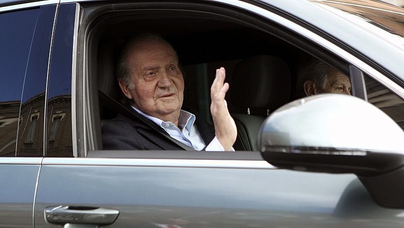 El rey Juan Carlos se deja ver en Londres en una cena antes de su visita a España