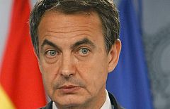 Zapatero se reúne con los sindicatos y la patronal para presentar su reforma laboral