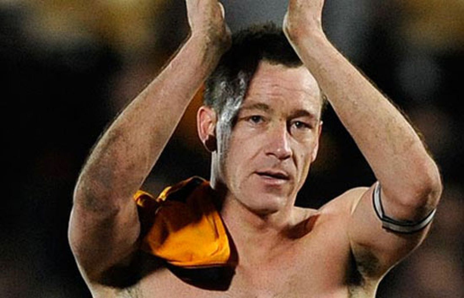 Fabio Capello ha decidido fginalmente apartar de la capitanía de la selección inglesa a John Terry por sus contínuos escándalos personales.