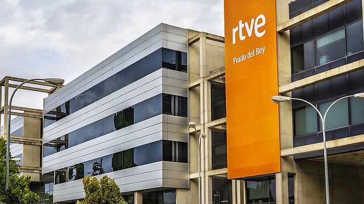 Telediario 2 - RTVE trasmite a Twitter su desacuerdo con la decisión de etiquetar a la corporación como 'Medio financiado por el Gobierno'