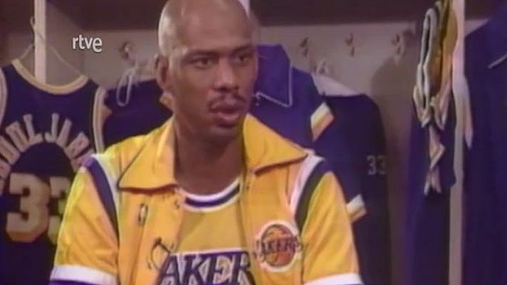 Entrevista a Karem Abdul Jabbar en el vestuario de LA Lakers
