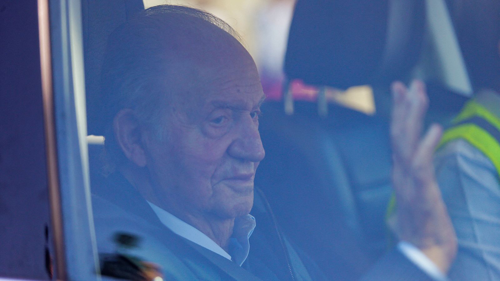 Del "situación esperpéntica" al "que haga lo que quiera": las reacciones políticas a la visita del emérito