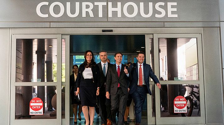 Telediario 1 - La cadena Fox acuerda pagar 787 millones a Dominion y evita su juicio por difamación